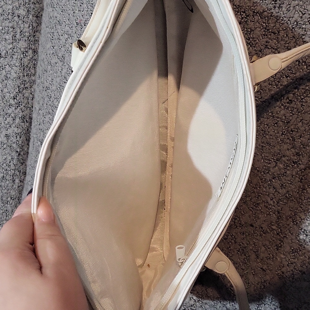 Axiom Leather Purse - Picture 12 of 15